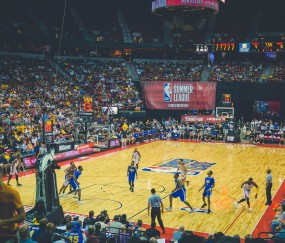 开云体育官方网站-2026世界杯之夜，阿劳霍刷新纪录，钢铁防线铸就新传奇