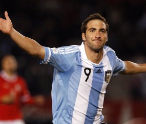 开云下载-欧冠半决赛之夜，塔图姆数据全面爆炸，当绿茵场与硬木地板共振