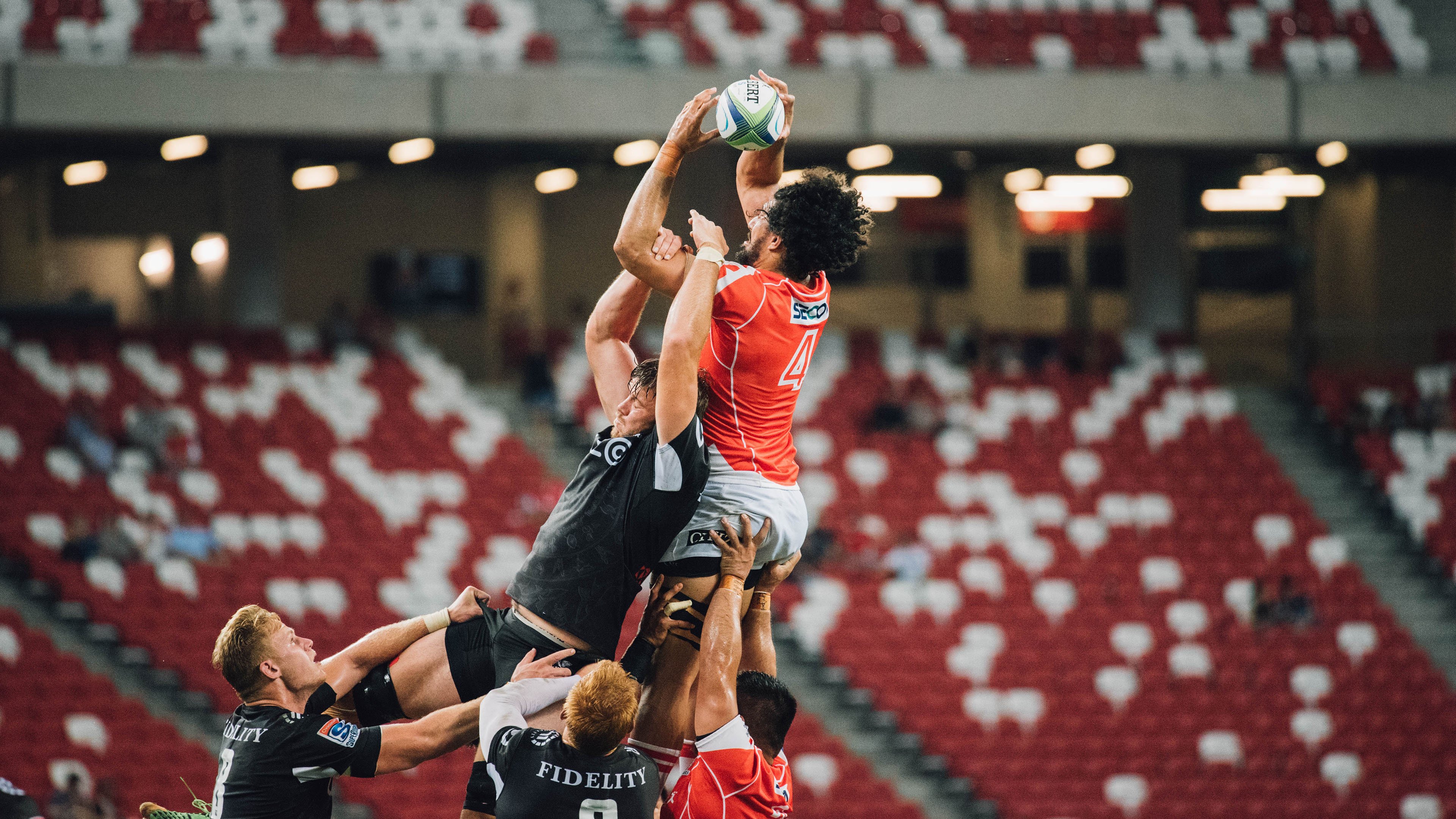 英超争冠之夜,浓眉关键节点连续得分,当足球的悬念遇上篮球的决绝